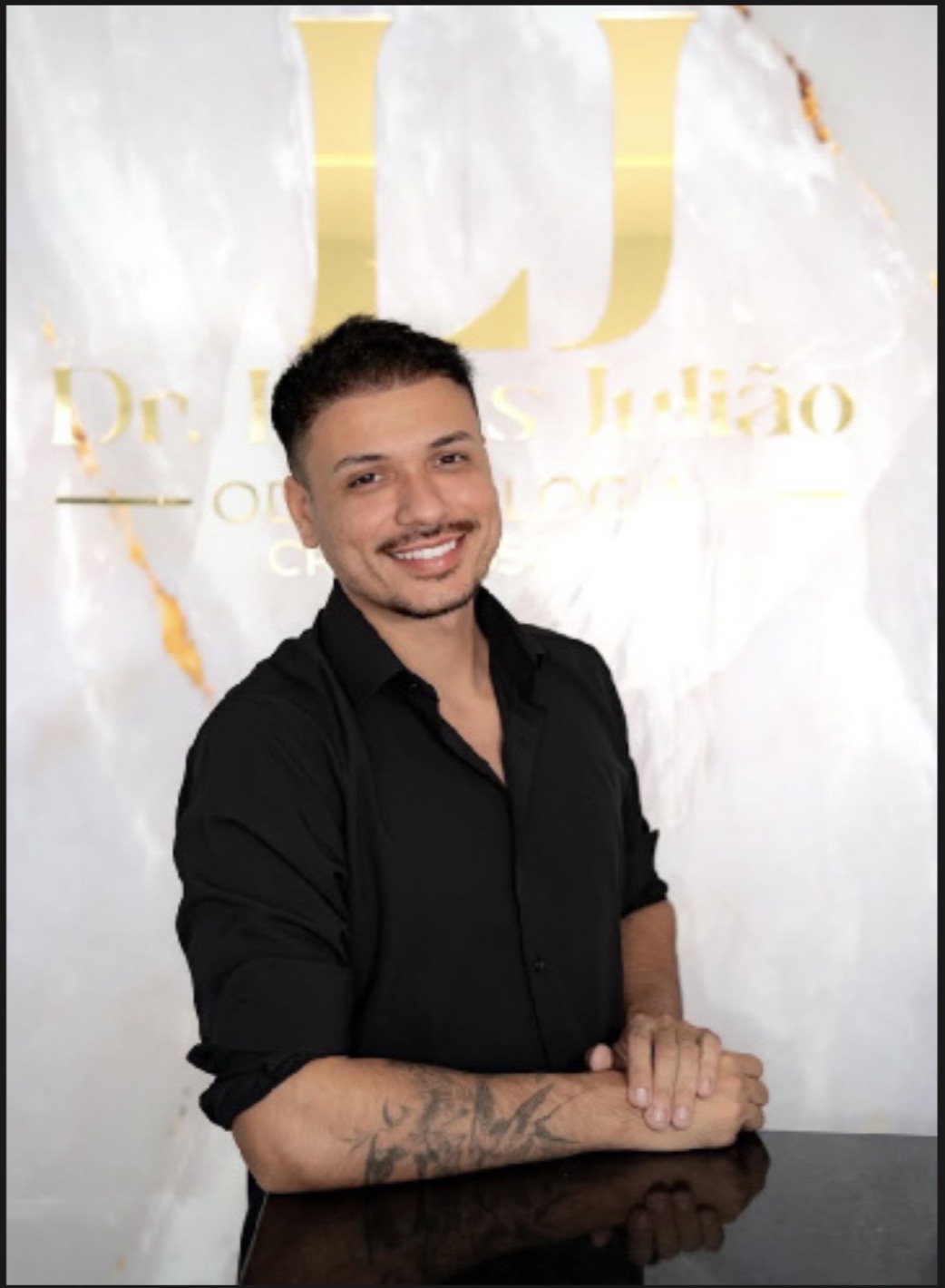 Dr. Lucas Julião, dentista